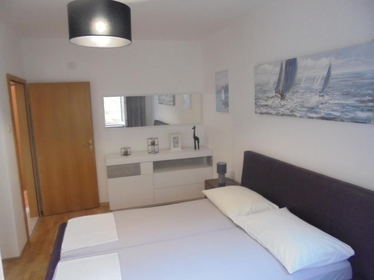 Apartment Maestral Сень Екстер'єр фото