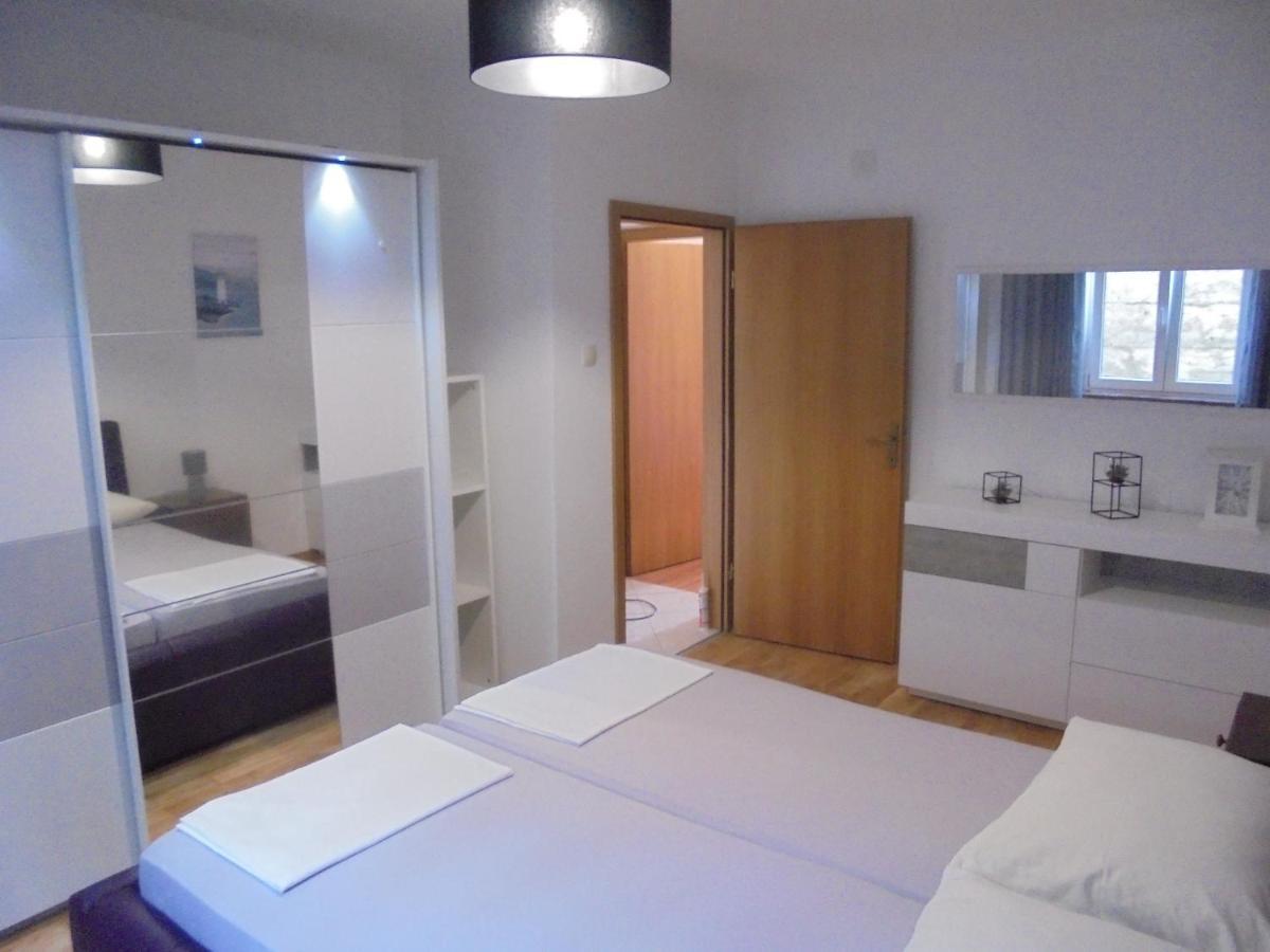 Apartment Maestral Сень Екстер'єр фото