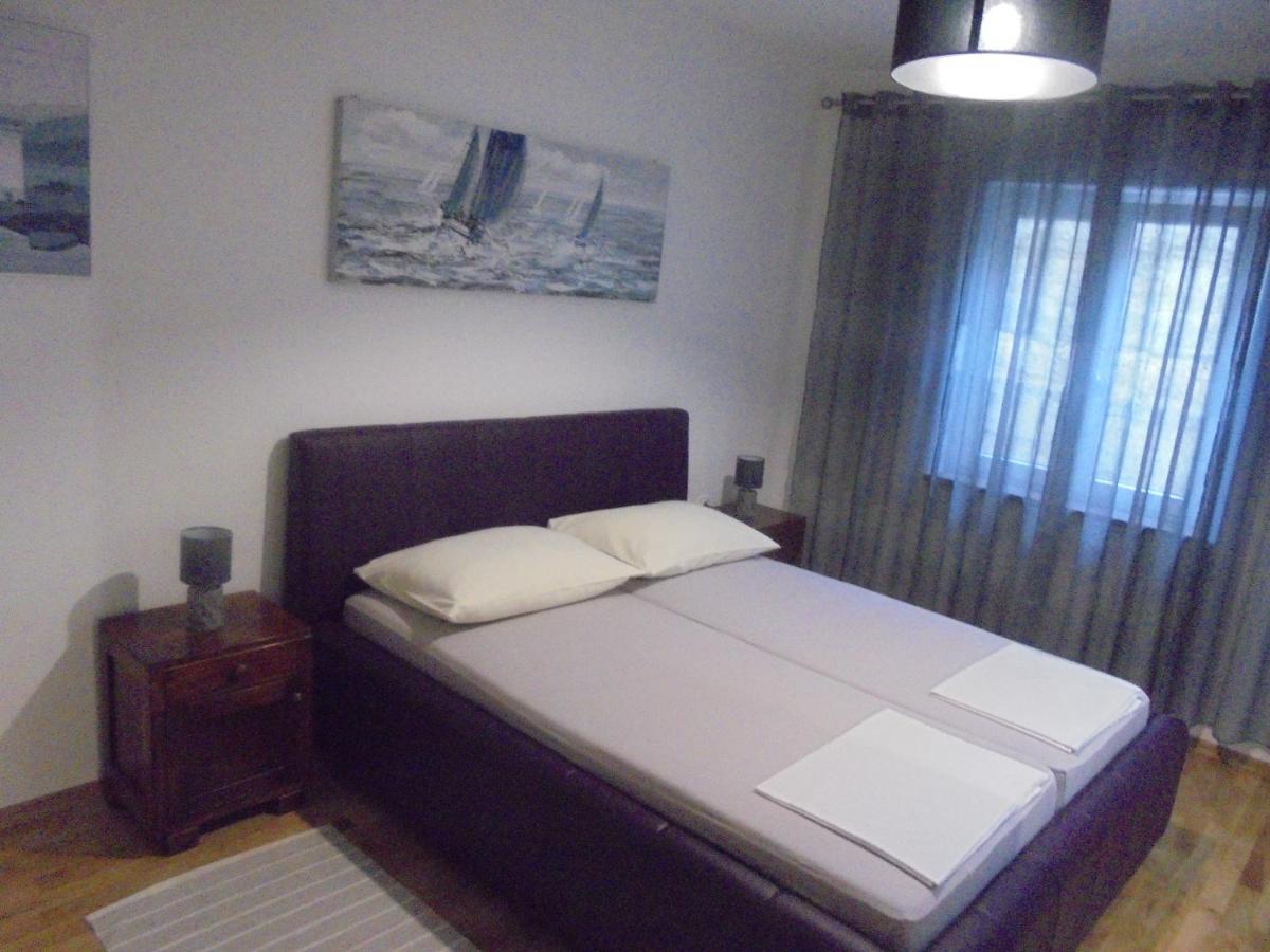 Apartment Maestral Сень Екстер'єр фото