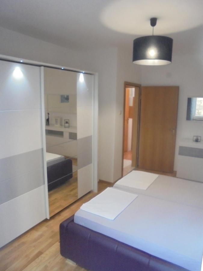 Apartment Maestral Сень Екстер'єр фото