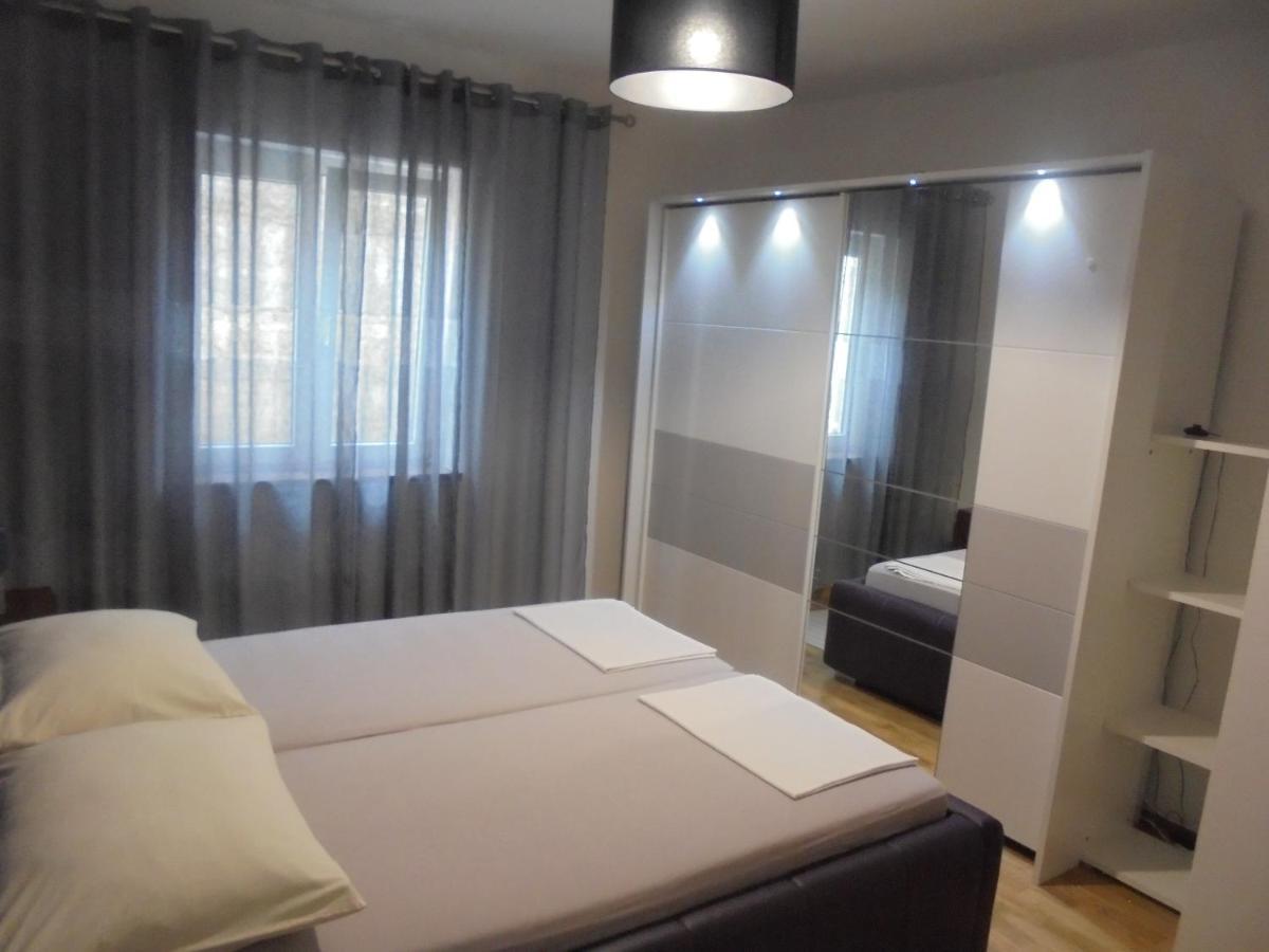 Apartment Maestral Сень Екстер'єр фото